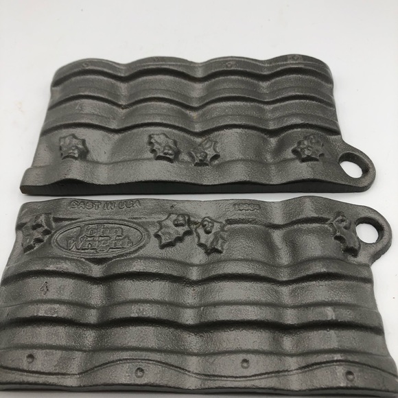 Brand New John Wright Cast Iron Candy Chocolate Mold 2  Piece Winter Christmas - Picture 3 of 3